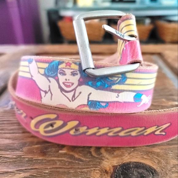 DC WONDER WONDER WOMAN TOO CUTEtm Medium belt - Picture 1 of 2